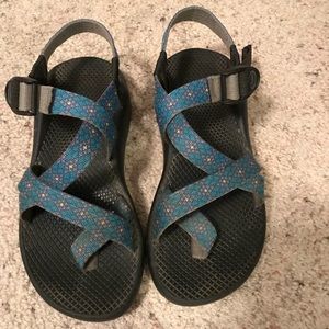 single strap chacos with toe loop, women’s size 7